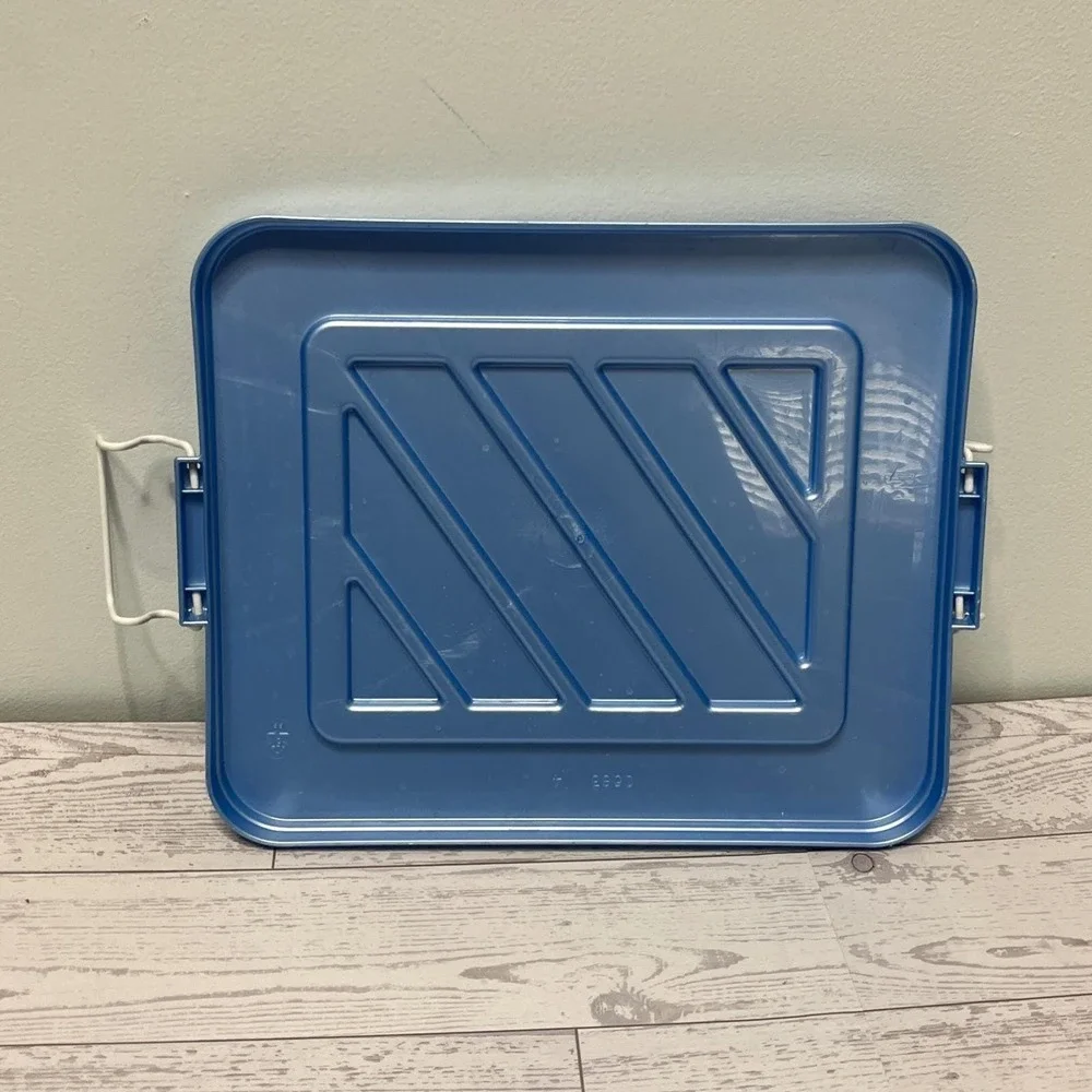Rubbermaid Keepers Latch Box Blue Storage Container 3.7 Quart 9.5x7.5 in Clear